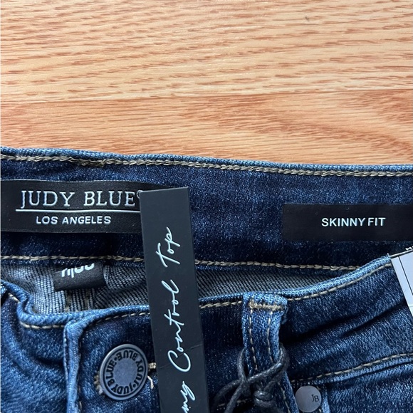 NEW! Judy Blue Hi-Waisted Tummy Control Skinny Fit Jeans - Picture 4 of 5